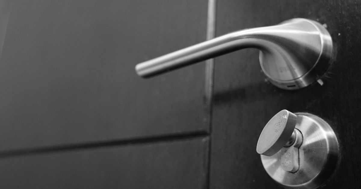 Can You Trust a Locksmith? How to Vet One in Summit, NJ — Springfield Ave Locksmith