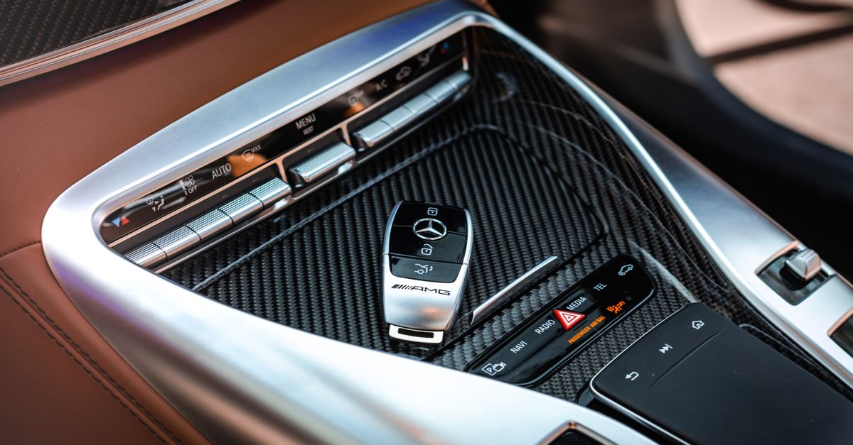 High-Security Car Keys: OEM and Aftermarket Choices Explained — Springfield Ave Locksmith